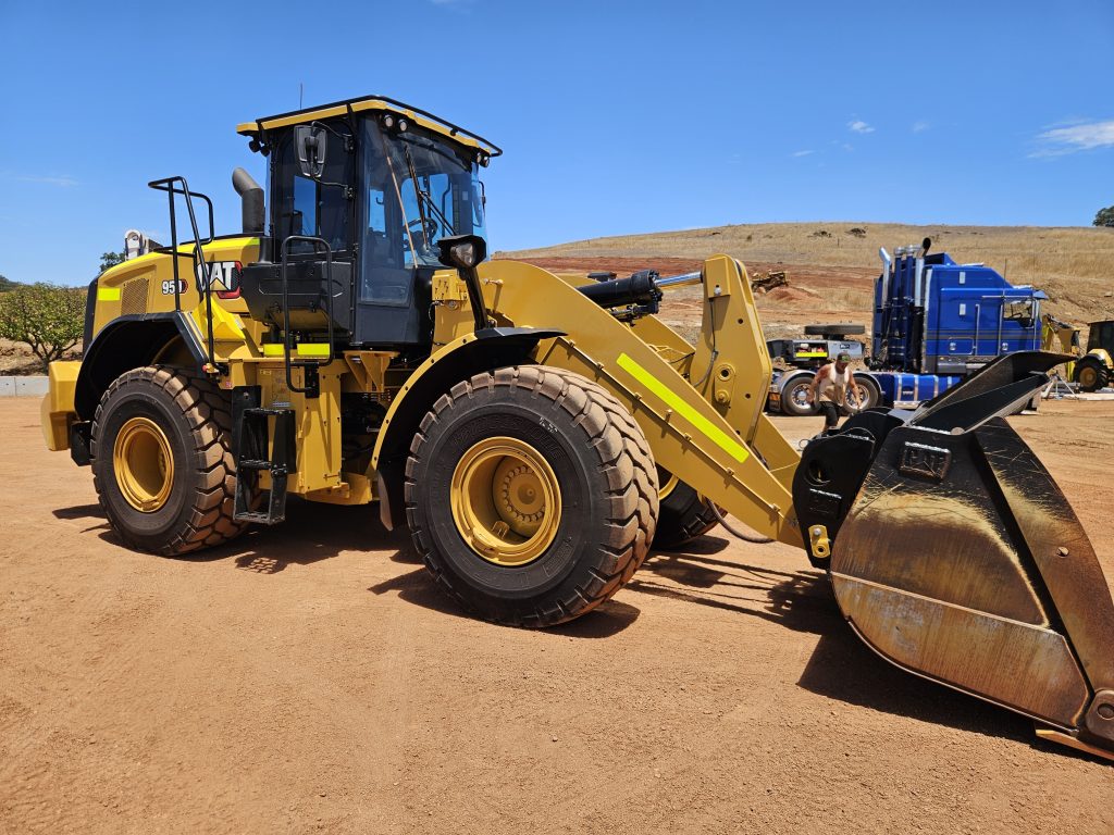 2023 - 950M with 2550 hour